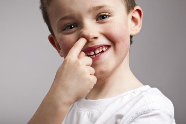 Naučnici: Decu treba podsticati da čačkaju nos i jedu sluz